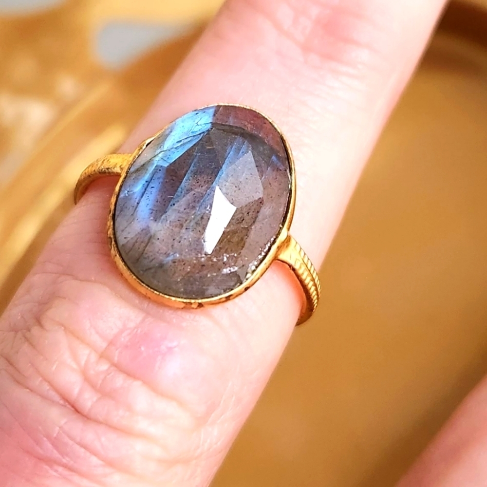Labradorite solitaire w gold toned‎ band sz 6 beautiful minimalist ring